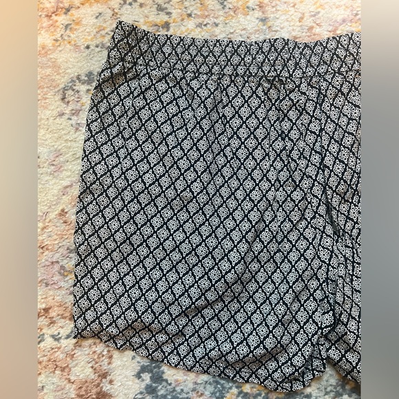 Old Navy Pattern Shorts - Picture 5 of 7